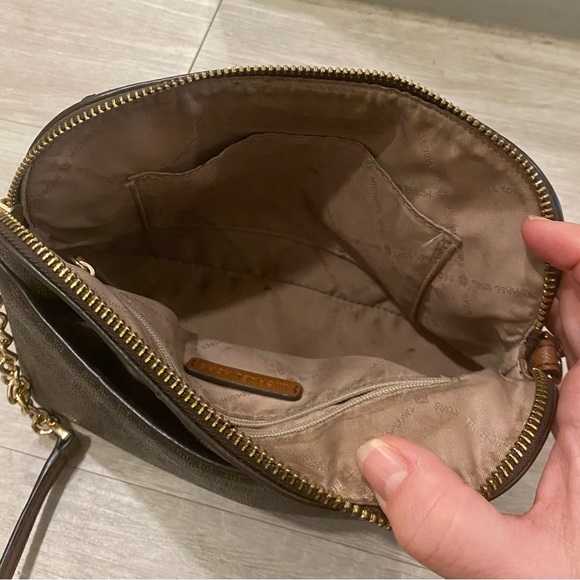 Michael Kors Jet Set Logo Bag - Picture 5 of 8